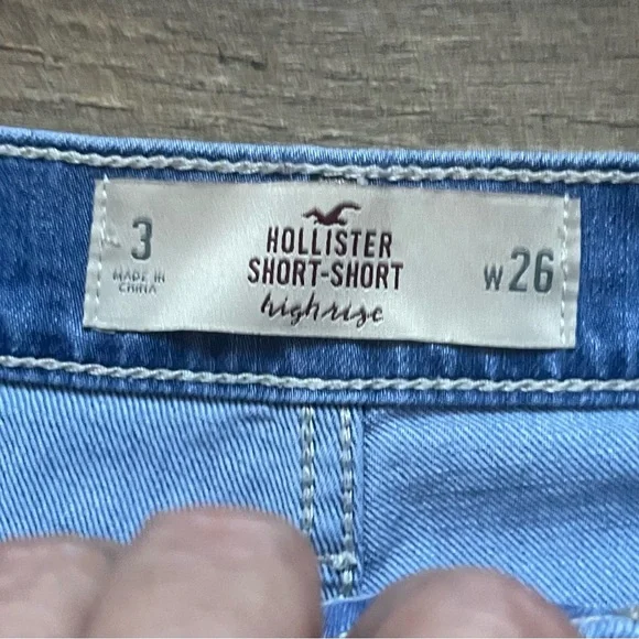 Hollister Short-Short Junior’s Jean Shorts Sz 3 W26 - Picture 3 of 3